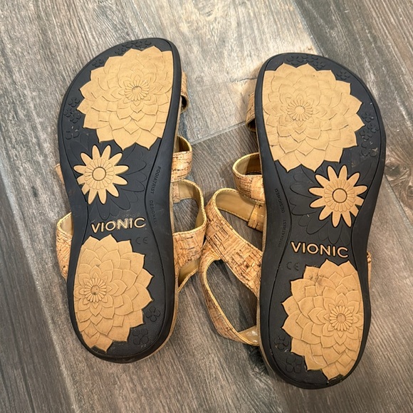 Vionic Sandals. Excellent condition. - Picture 3 of 7